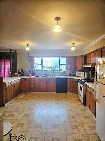 921 E Walnut Street, Altus, OK 73521