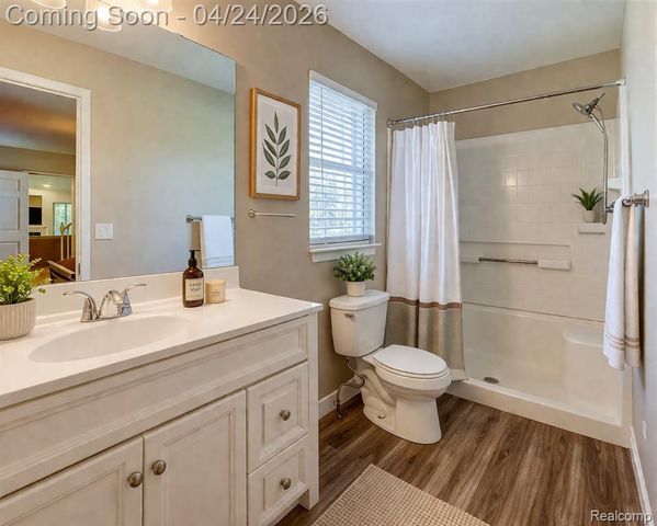 150 Legacy Park Circle, Dearborn Heights, MI 48127