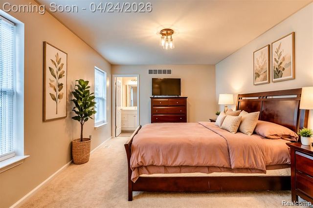 150 Legacy Park Circle, Dearborn Heights, MI 48127