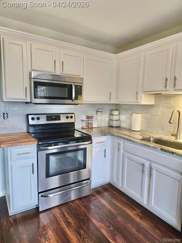 150 Legacy Park Circle, Dearborn Heights, MI 48127