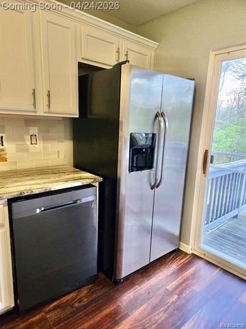 150 Legacy Park Circle, Dearborn Heights, MI 48127
