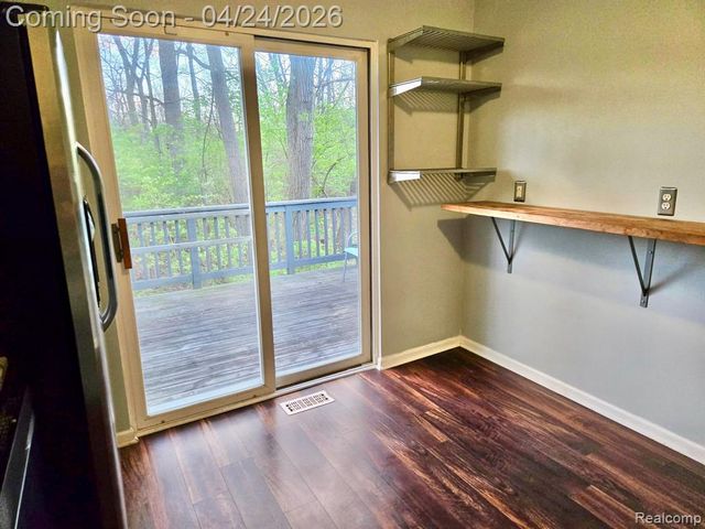 150 Legacy Park Circle, Dearborn Heights, MI 48127