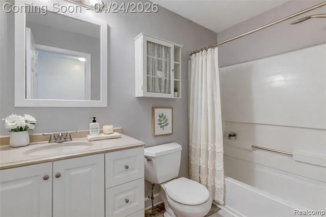150 Legacy Park Circle, Dearborn Heights, MI 48127