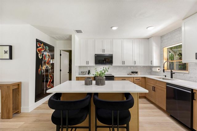 4618 BAYSHORE BOULEVARD NE, St Petersburg, FL 33703