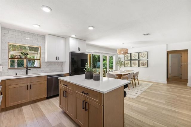 4618 BAYSHORE BOULEVARD NE, St Petersburg, FL 33703