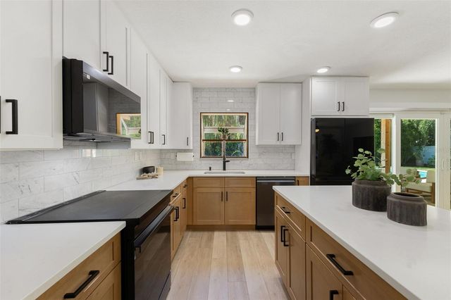 4618 BAYSHORE BOULEVARD NE, St Petersburg, FL 33703