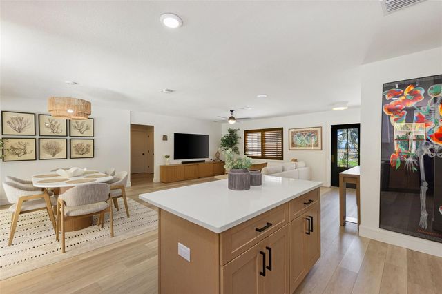 4618 BAYSHORE BOULEVARD NE, St Petersburg, FL 33703