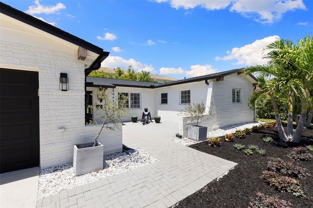 4618 BAYSHORE BOULEVARD NE, St Petersburg, FL 33703