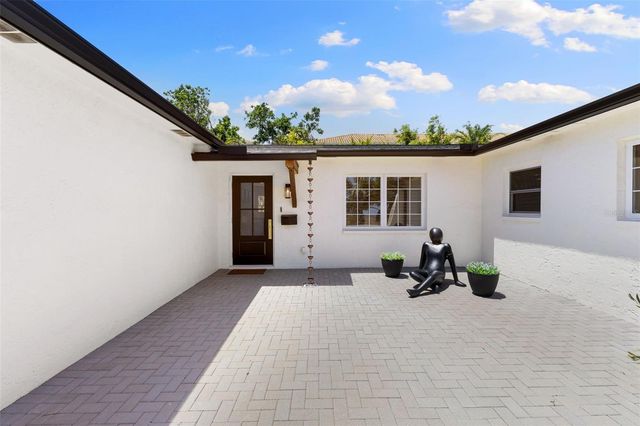 4618 BAYSHORE BOULEVARD NE, St Petersburg, FL 33703