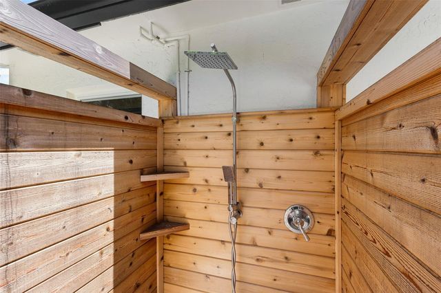 4618 BAYSHORE BOULEVARD NE, St Petersburg, FL 33703