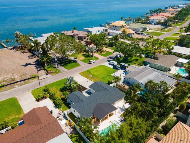 4618 BAYSHORE BOULEVARD NE, St Petersburg, FL 33703