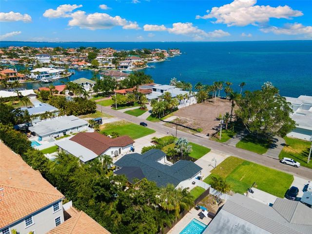 4618 BAYSHORE BOULEVARD NE, St Petersburg, FL 33703