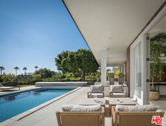 520 Stonewood Drive, Beverly Hills, CA 90210