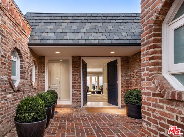 520 Stonewood Drive, Beverly Hills, CA 90210