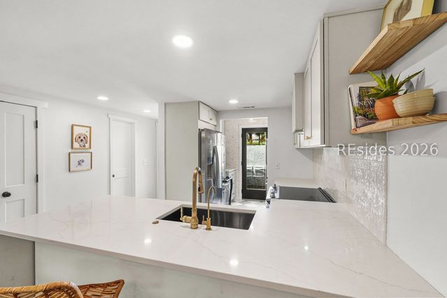 2 William Hilton Pkwy Apt 506, Hilton Head Island, SC 29926