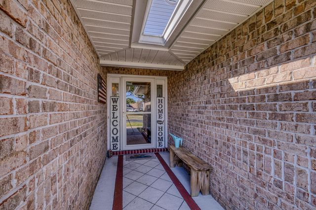 9693 Leeward Way, Navarre, FL 32566