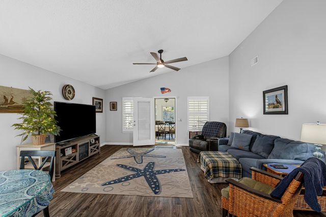 9693 Leeward Way, Navarre, FL 32566