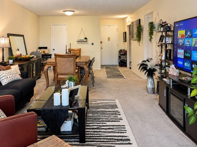 209-45 26th Avenue 3F, Bayside, NY 11360