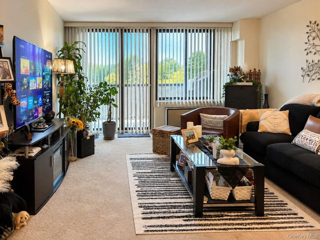 209-45 26th Avenue 3F, Bayside, NY 11360