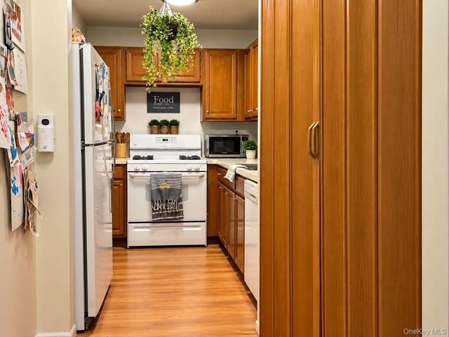 209-45 26th Avenue 3F, Bayside, NY 11360