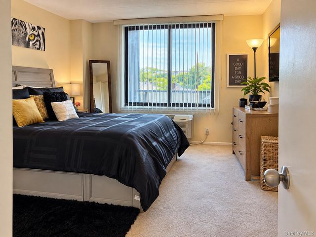 209-45 26th Avenue 3F, Bayside, NY 11360