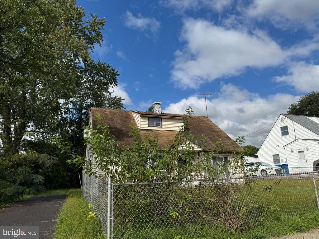 573 ROSEMAR DR, Yardley, PA 19067