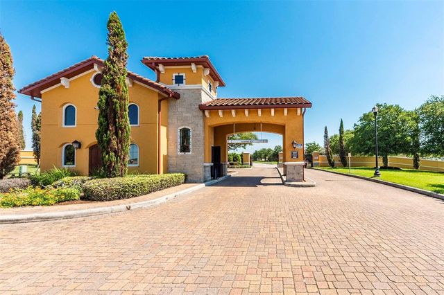 1531 Tuscan Village Drive, League City, TX 77573