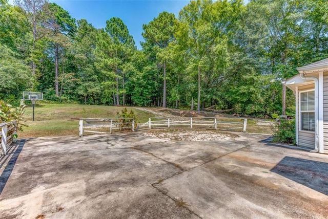 3706 Bouldercrest Road, Ellenwood, GA 30294