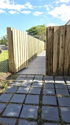10790 SW 46th St 10790, Miami, FL 33165