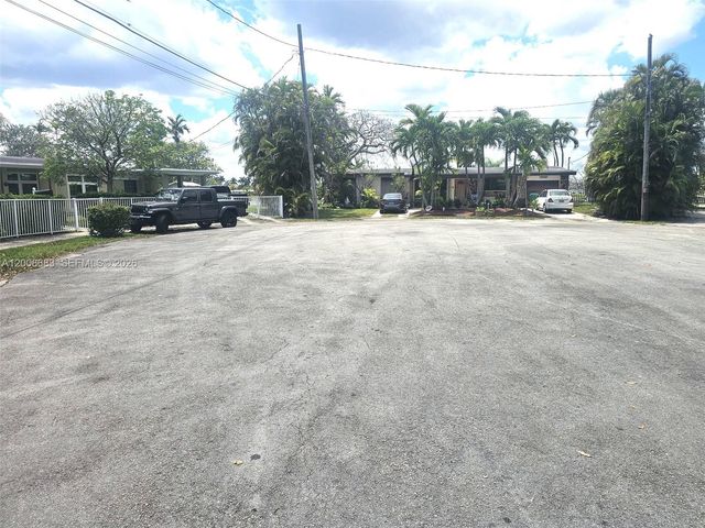 10790 SW 46th St 10790, Miami, FL 33165