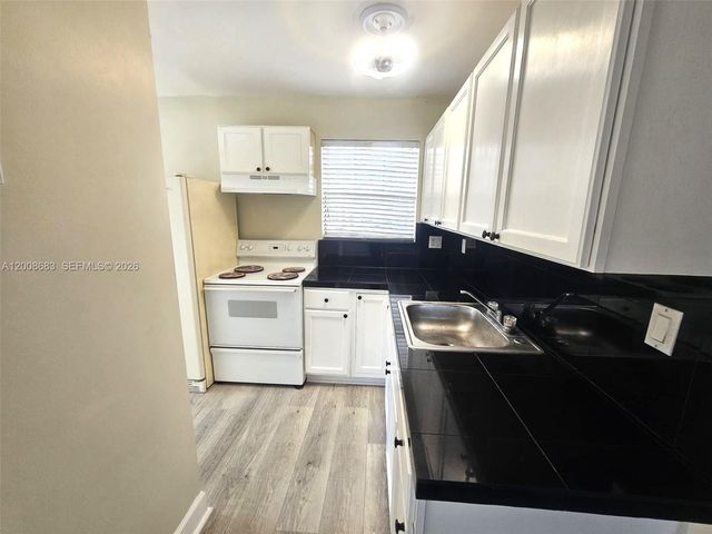 10790 SW 46th St 10790, Miami, FL 33165