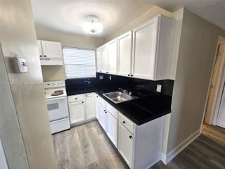 10790 SW 46th St 10790, Miami, FL 33165