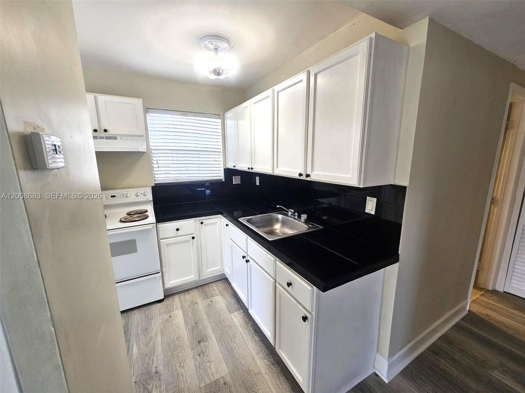 10790 SW 46th St 10790, Miami, FL 33165