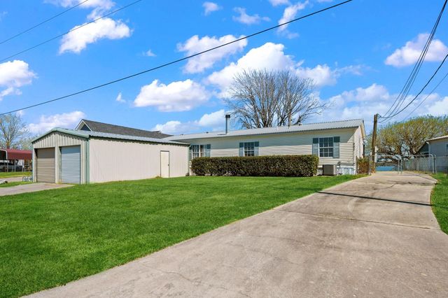 207 Vivian Road, Onalaska, TX 77360