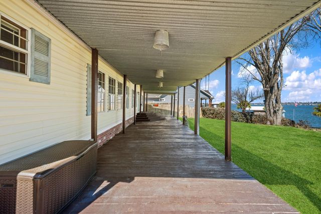 207 Vivian Road, Onalaska, TX 77360