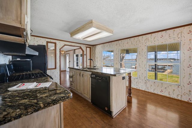 207 Vivian Road, Onalaska, TX 77360