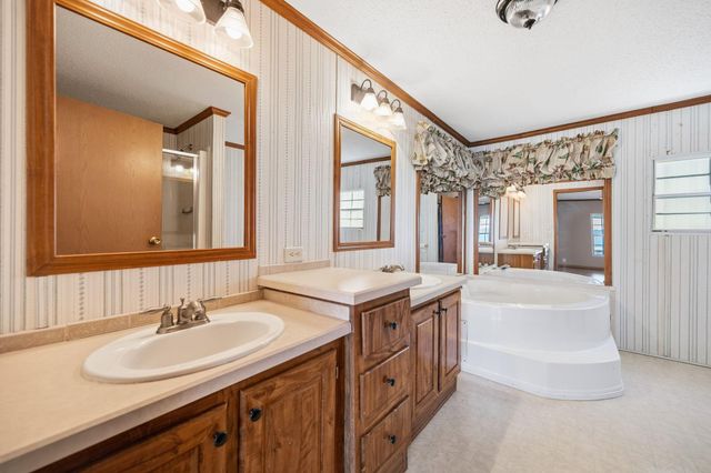 207 Vivian Road, Onalaska, TX 77360