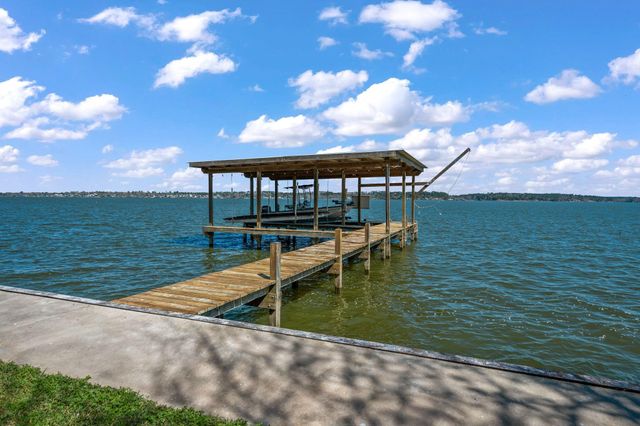 207 Vivian Road, Onalaska, TX 77360