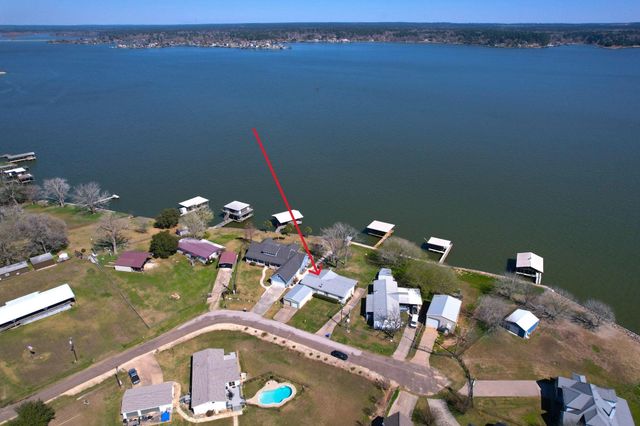 207 Vivian Road, Onalaska, TX 77360