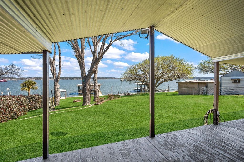 207 Vivian Road, Onalaska, TX 77360