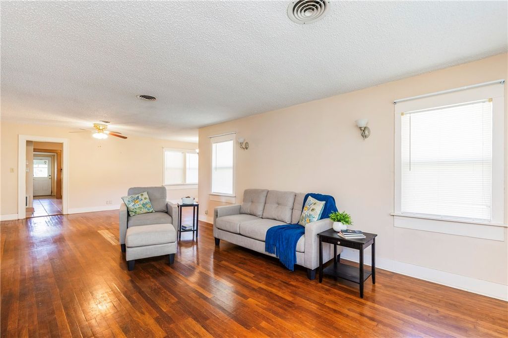 126 N Whitney St, Aransas Pass, TX 78336 — photo 4
