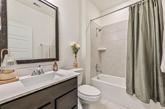 704 Allana Lane, Alvin, TX 77511