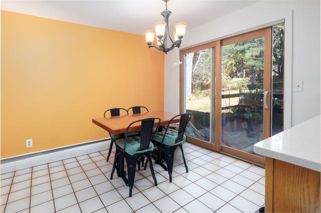 18 Meadowlark Road, Simsbury, CT 06092