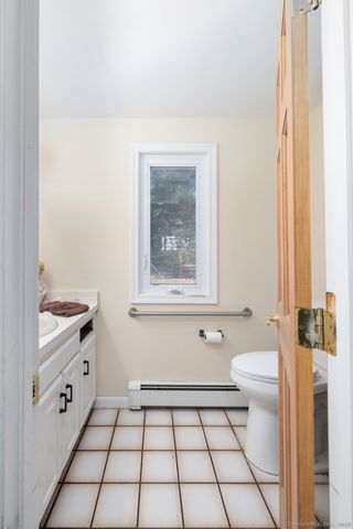 18 Meadowlark Road, Simsbury, CT 06092