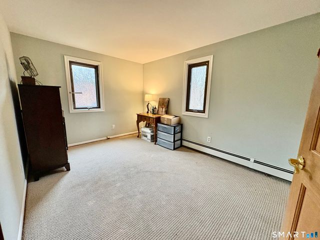 18 Meadowlark Road, Simsbury, CT 06092