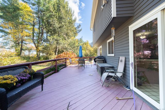 18 Meadowlark Road, Simsbury, CT 06092