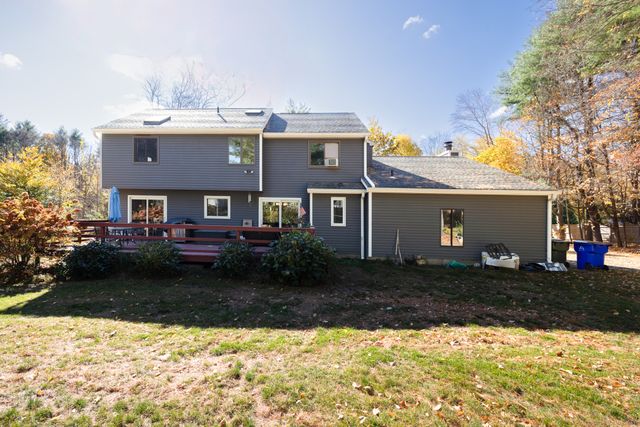 18 Meadowlark Road, Simsbury, CT 06092