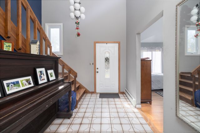 18 Meadowlark Road, Simsbury, CT 06092