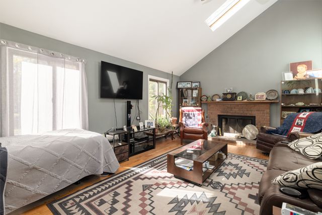 18 Meadowlark Road, Simsbury, CT 06092