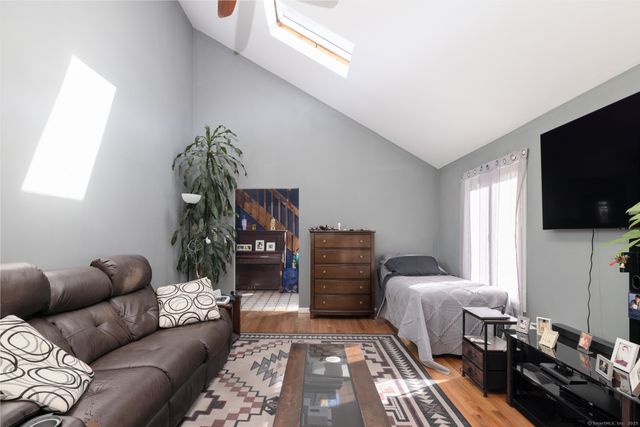 18 Meadowlark Road, Simsbury, CT 06092